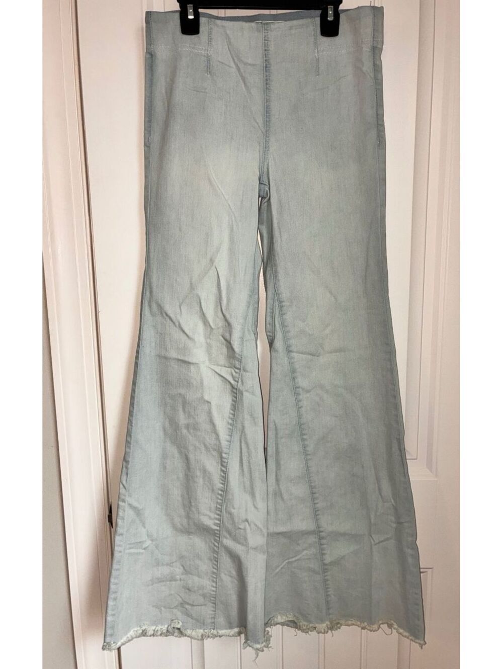 Free People Light Wash Flared Jeans W27